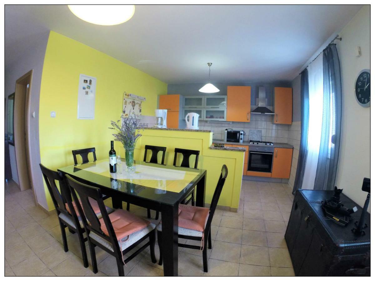 Apartments Sara Lopar Extérieur photo